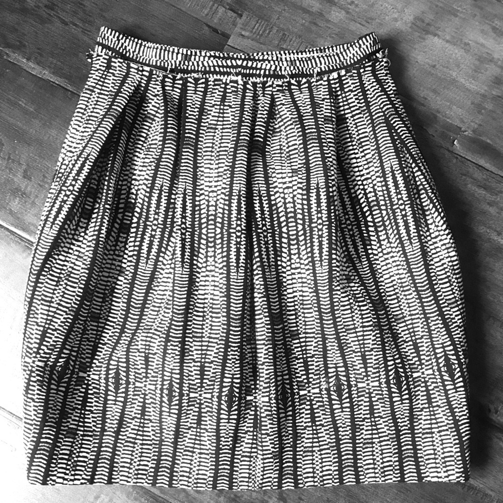 L’AGENCE timeless black and white pencil skirt